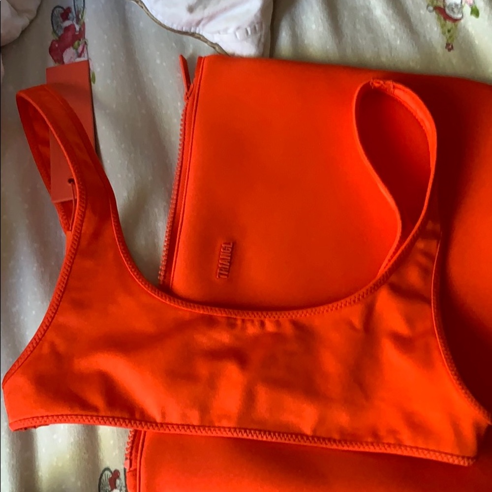 red triangl gia top size small